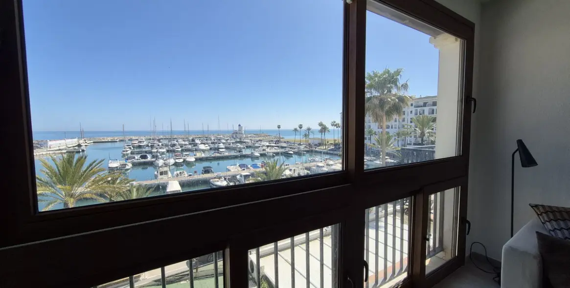 Sale of penthouse duplex in La Duquesa 25