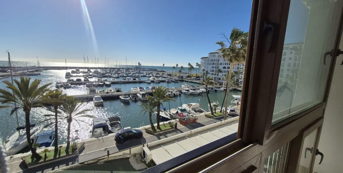 Sale of penthouse duplex in La Duquesa 29