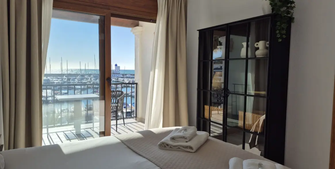 Sale of penthouse duplex in La Duquesa 34