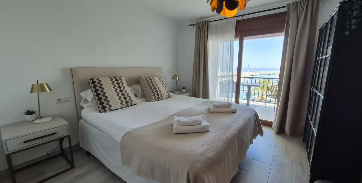 Sale of penthouse duplex in La Duquesa 36