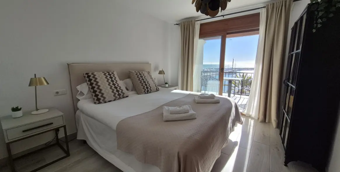 Sale of penthouse duplex in La Duquesa 37