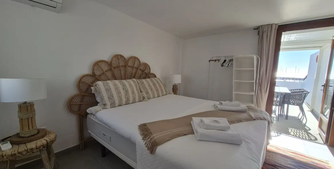 Sale of penthouse duplex in La Duquesa 43