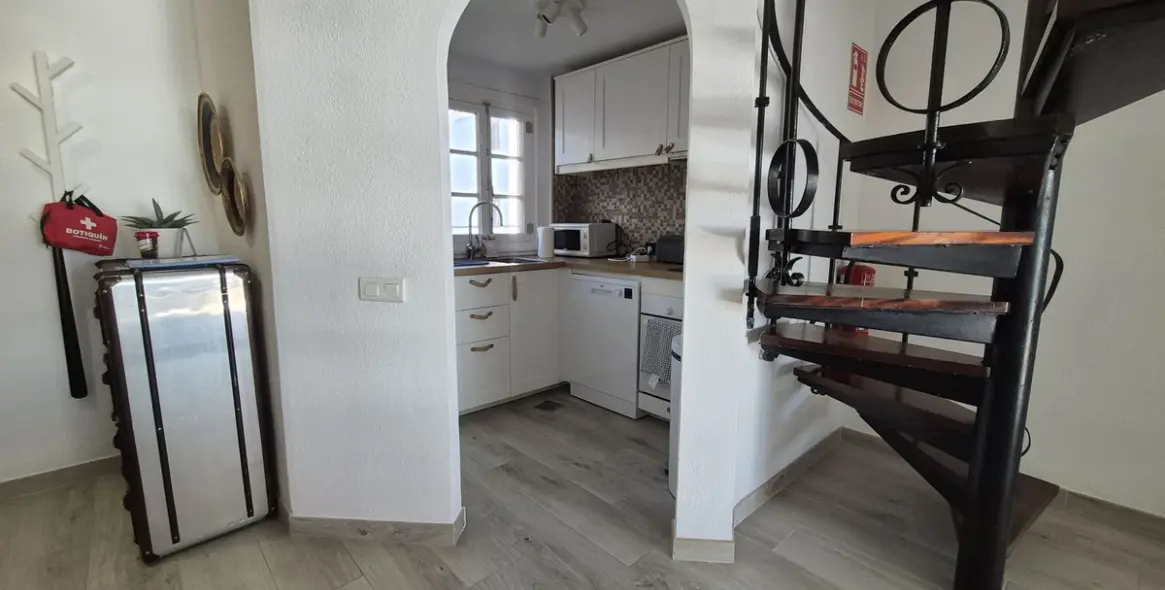 Sale of penthouse duplex in La Duquesa 49