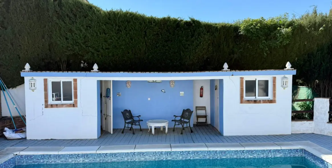 Sale of detached villa in Estepona 2