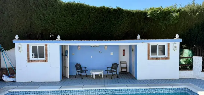 Sale of detached villa in Estepona 1