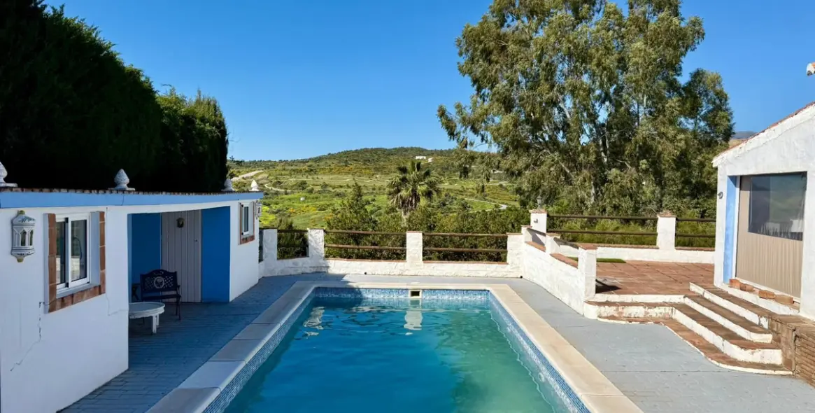 Sale of detached villa in Estepona 3