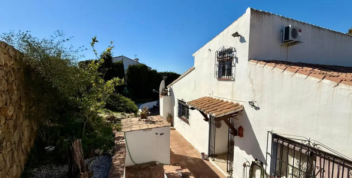 Sale of detached villa in Estepona 4