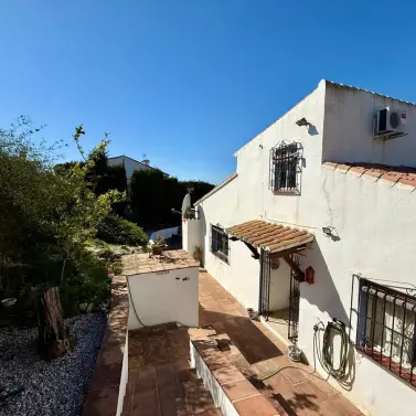 Sale of detached villa in Estepona