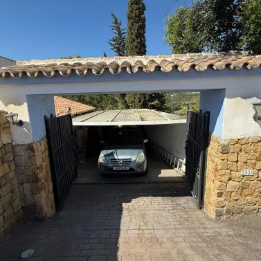 Sale of detached villa in Estepona