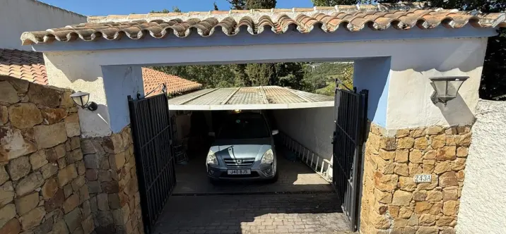 Sale of detached villa in Estepona 4