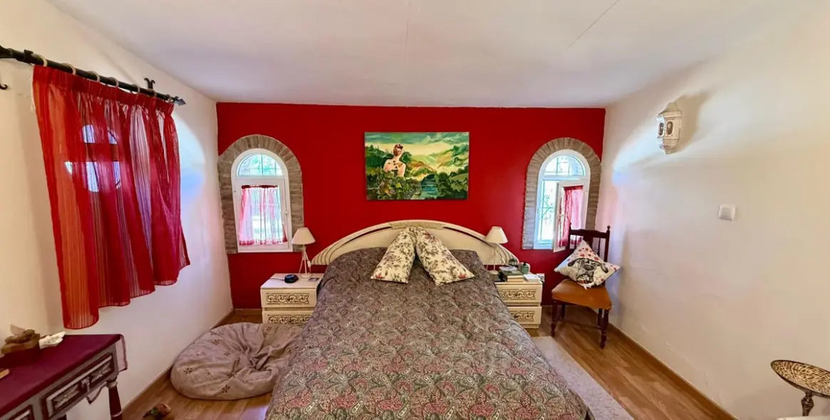 Sale of detached villa in Estepona 11