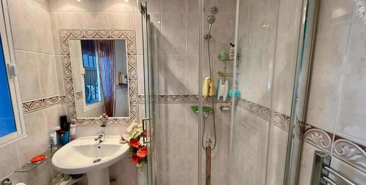 Sale of detached villa in Estepona 14