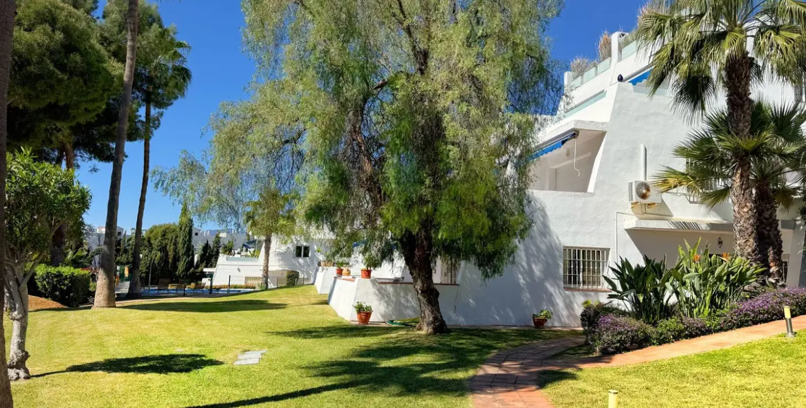 Продажа апартаментов на первом этаже в Nueva Andalucía 25