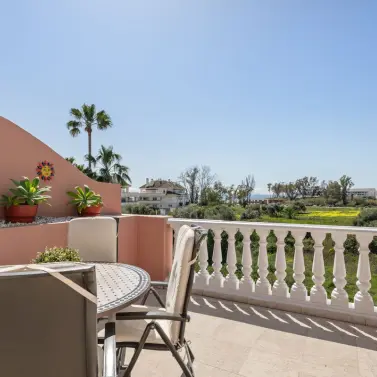 Sale of penthouse in Estepona