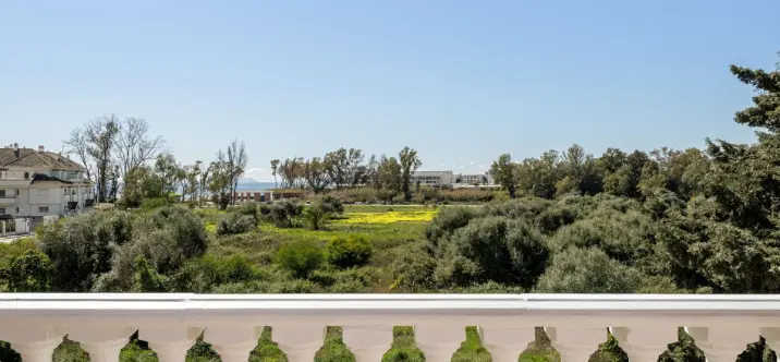 Sale of penthouse in Estepona 1