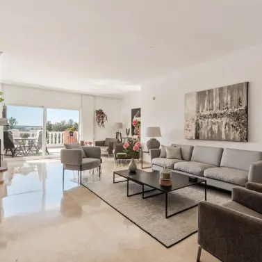 Sale of penthouse in Estepona