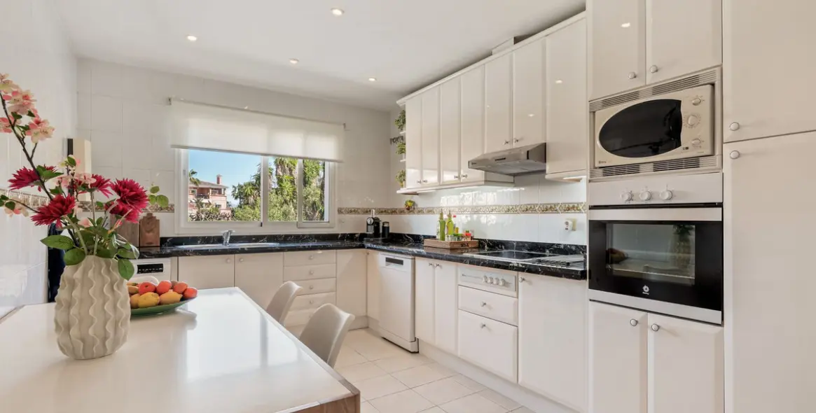 Venta de ático en Estepona 8