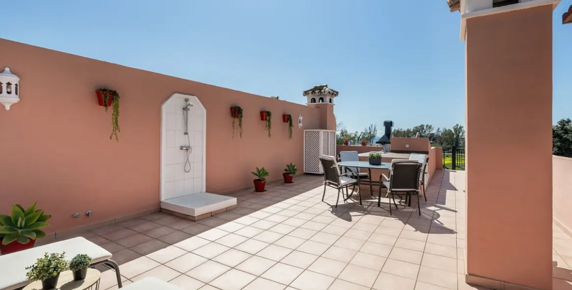 Sale of penthouse in Estepona 21