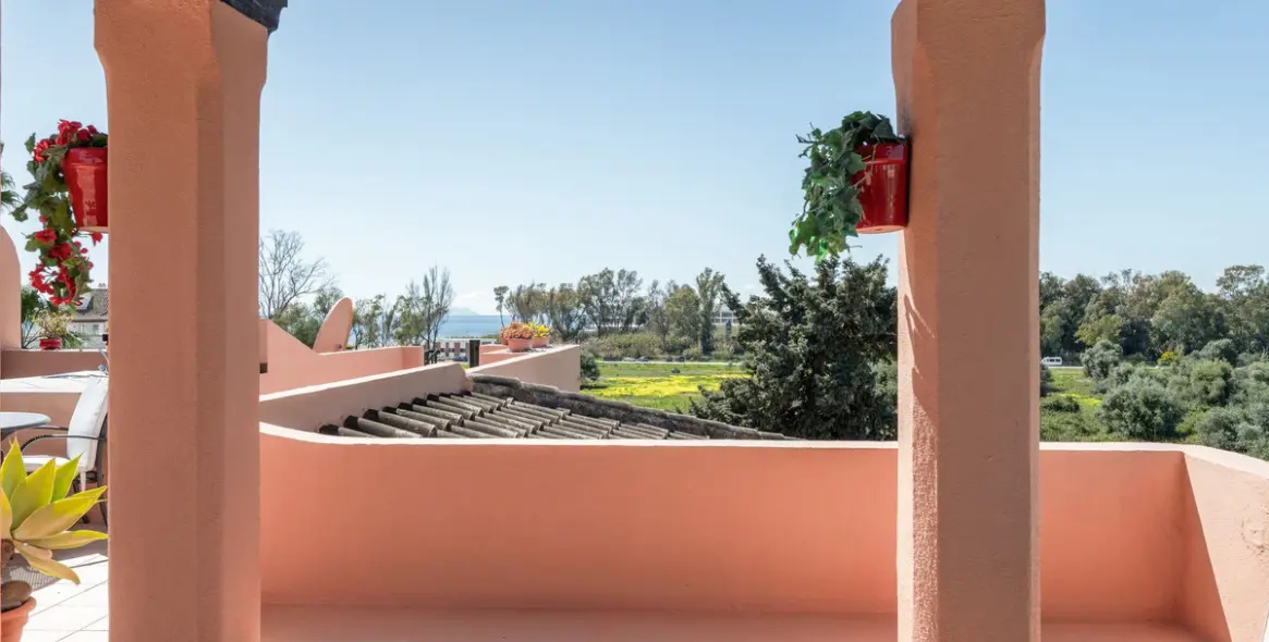 Sale of penthouse in Estepona 23