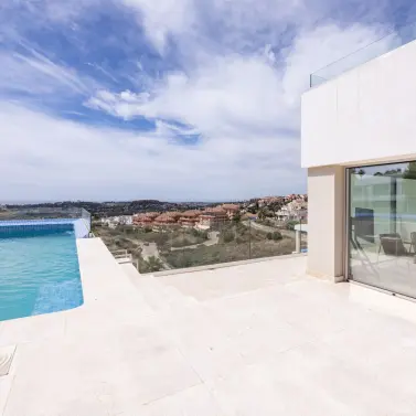 Продажа апартаментов на среднем этаже в Nueva Andalucía