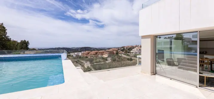 Продажа апартаментов на среднем этаже в Nueva Andalucía 1