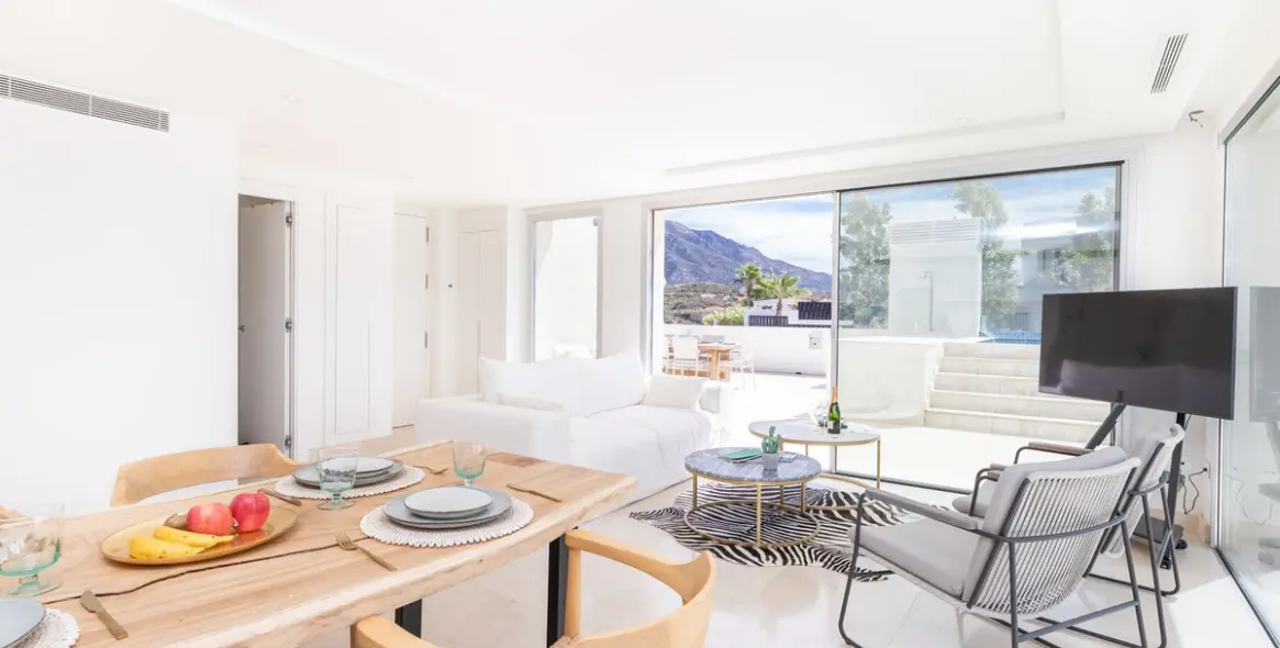 Venta de apartamento en planta media en Nueva Andalucía 4