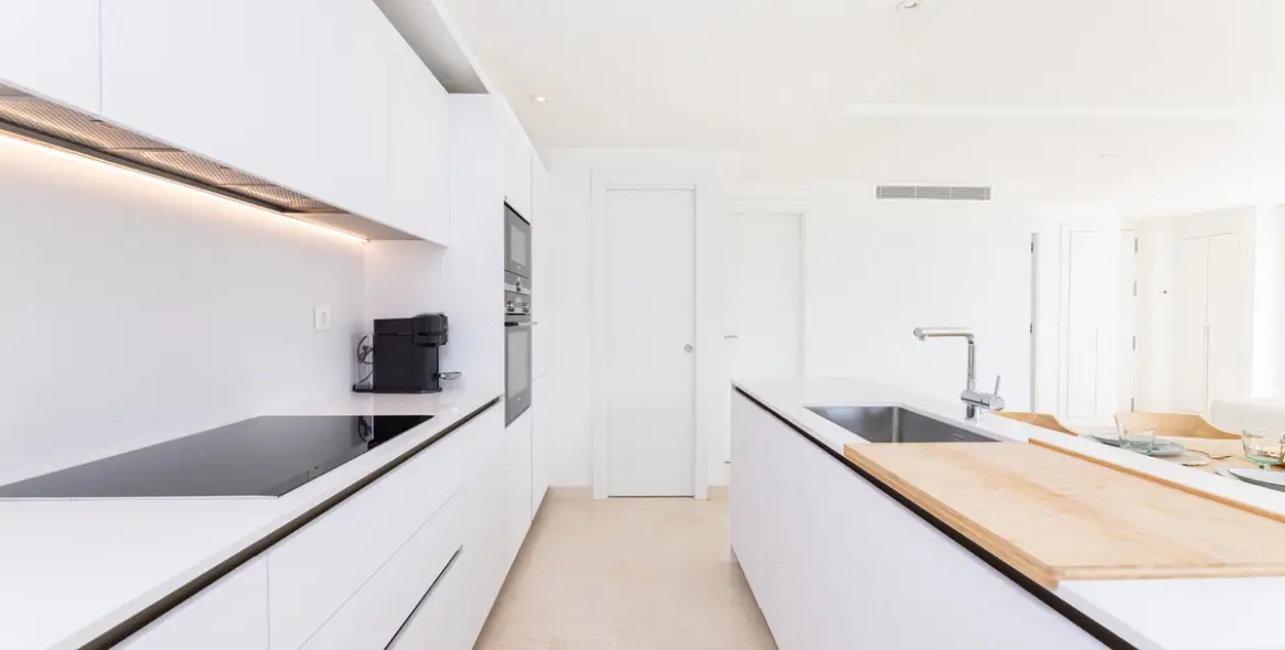 Venta de apartamento en planta media en Nueva Andalucía 5