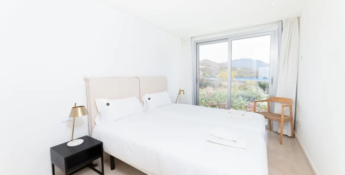 Venta de apartamento en planta media en Nueva Andalucía 11