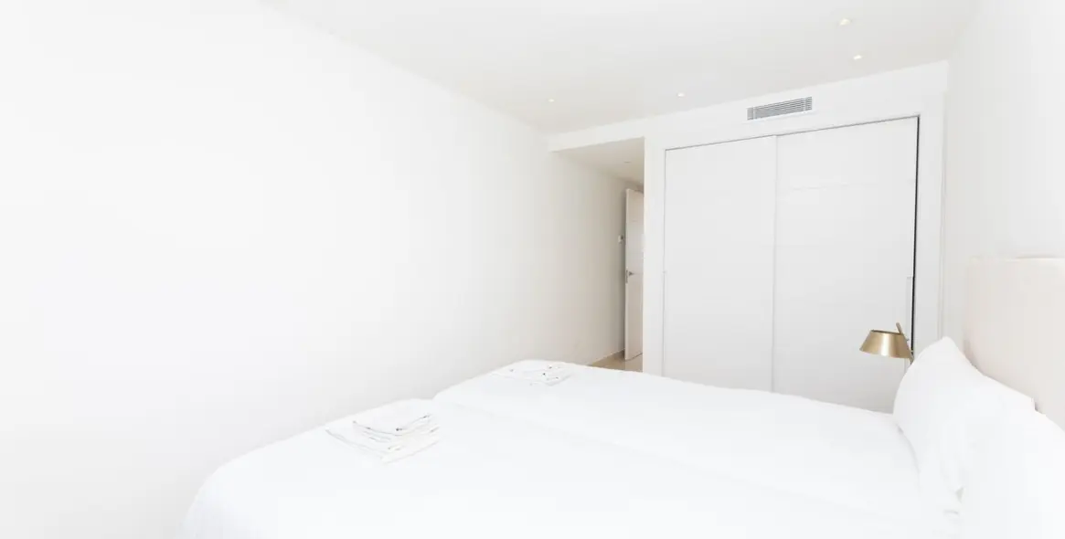 Venta de apartamento en planta media en Nueva Andalucía 12