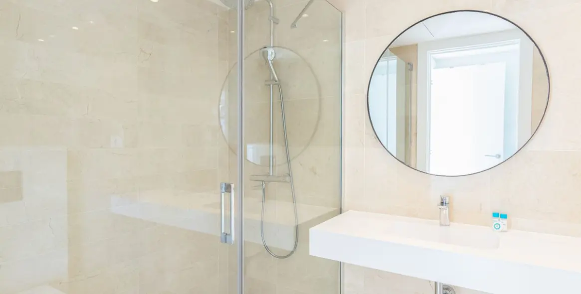 Venta de apartamento en planta media en Nueva Andalucía 13