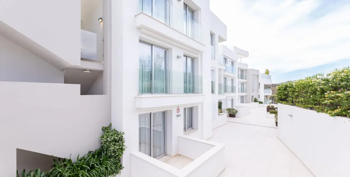 Venta de apartamento en planta media en Nueva Andalucía 15