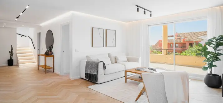 Sale of penthouse in Bel Air 1