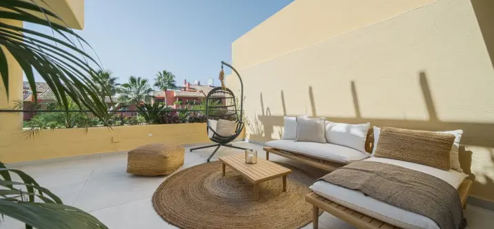 Sale of penthouse in Bel Air 4