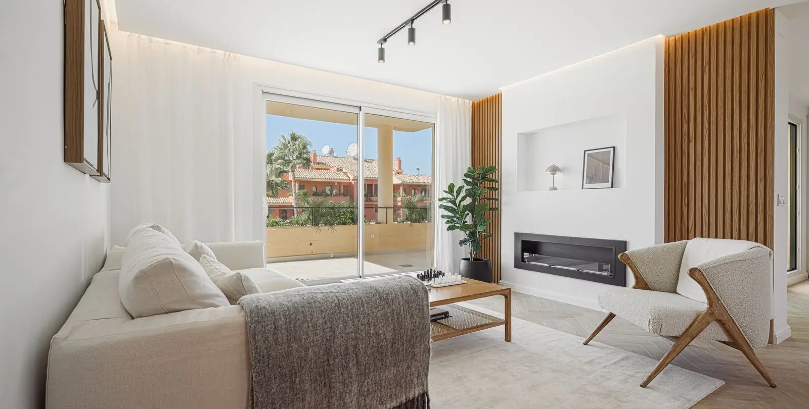 Sale of penthouse in Bel Air 7