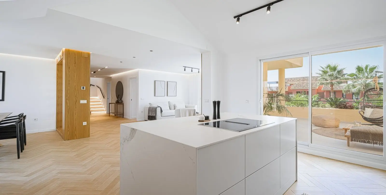 Sale of penthouse in Bel Air 13