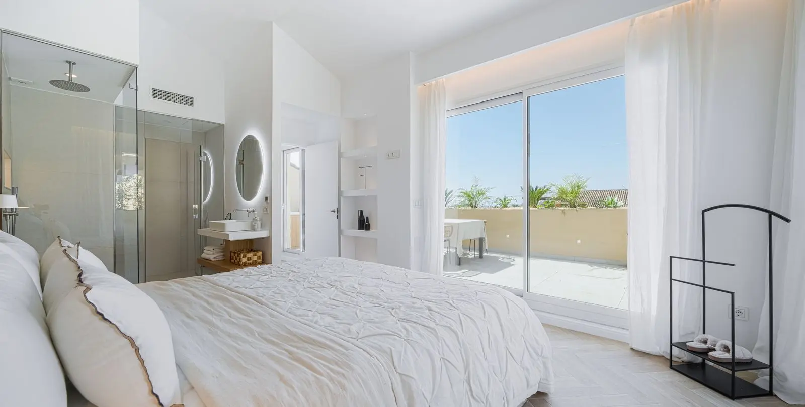 Sale of penthouse in Bel Air 15