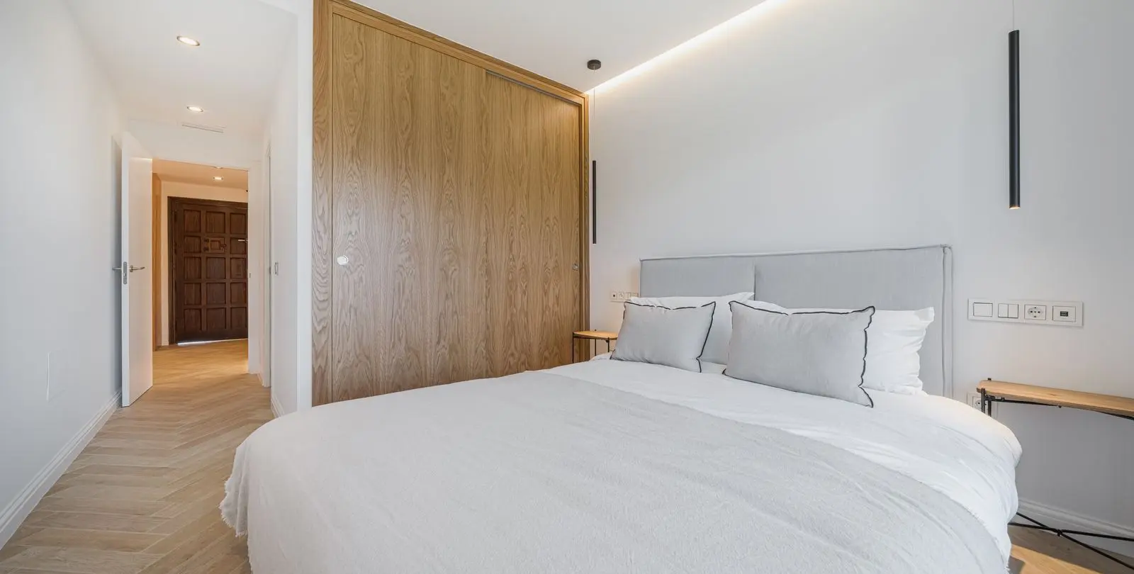 Sale of penthouse in Bel Air 16