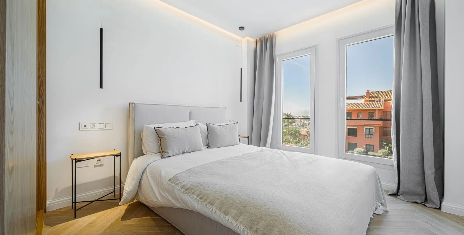 Sale of penthouse in Bel Air 22