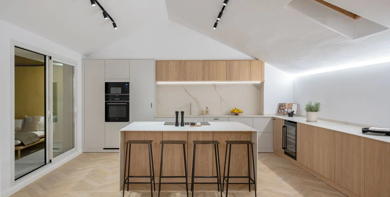 Sale of penthouse in Bel Air 25