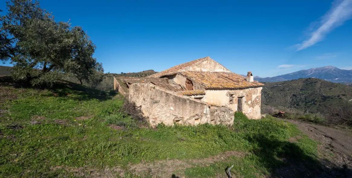 Продажа  отдельно стоящей виллы в Colmenar 8