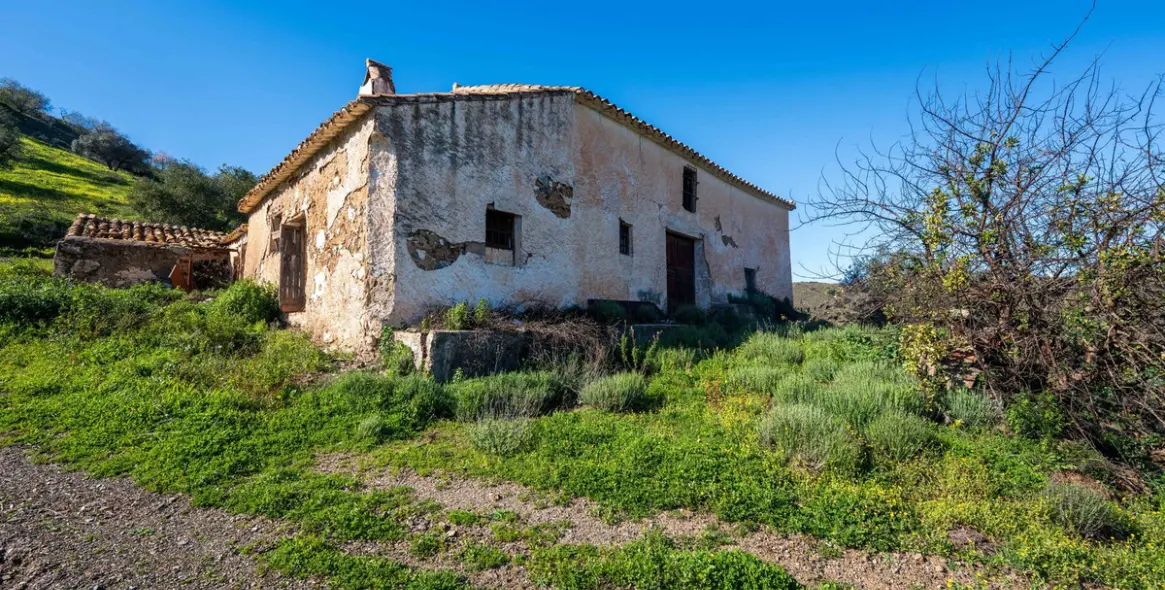 Продажа  отдельно стоящей виллы в Colmenar 10