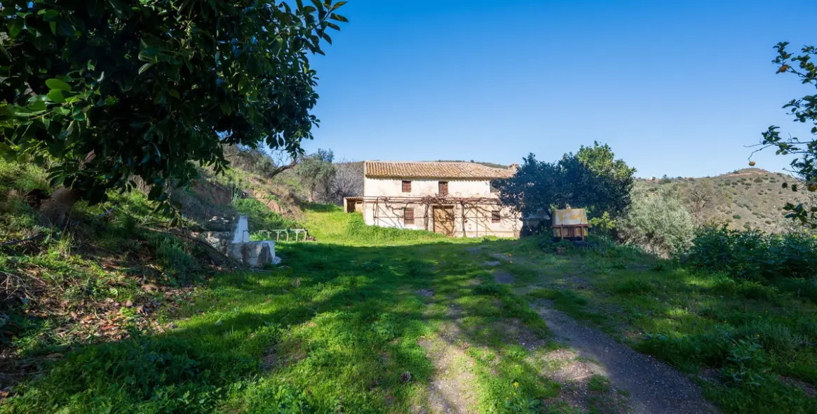 Продажа  отдельно стоящей виллы в Colmenar 15