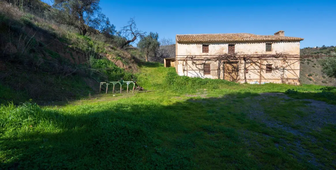 Продажа  отдельно стоящей виллы в Colmenar 16