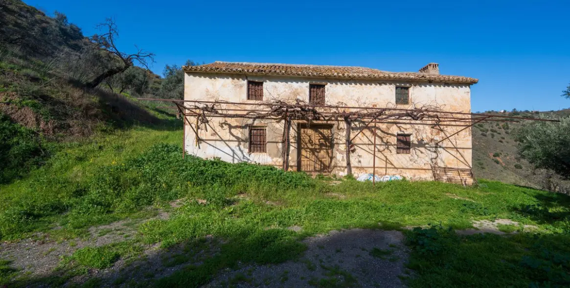 Продажа  отдельно стоящей виллы в Colmenar 18