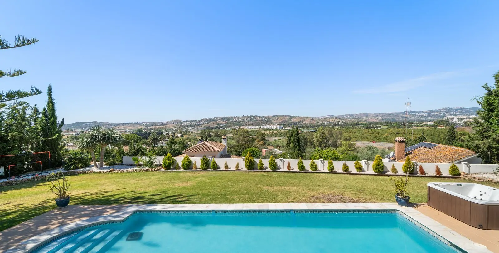 Sale of detached villa in Mijas 37