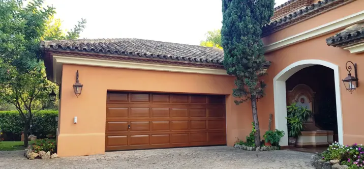 Sale of detached villa in Sierra Blanca 1