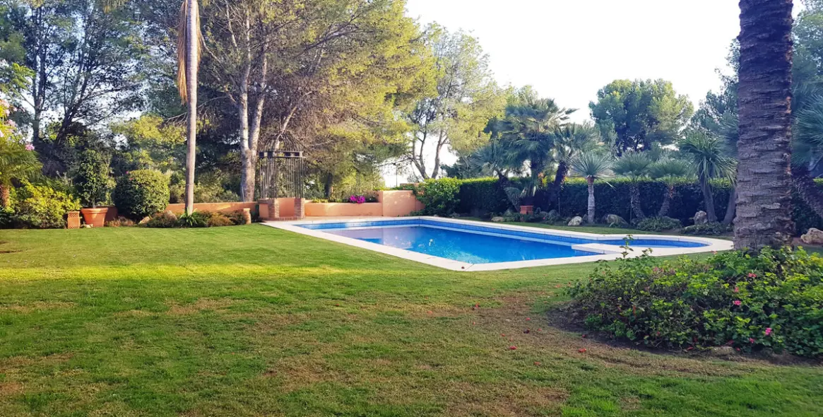 Sale of detached villa in Sierra Blanca 4