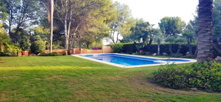 Sale of detached villa in Sierra Blanca 3