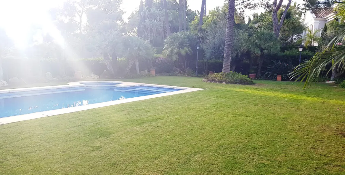 Sale of detached villa in Sierra Blanca 11