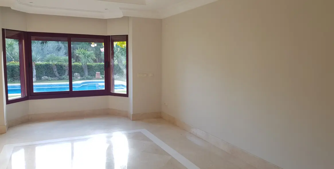 Sale of detached villa in Sierra Blanca 18